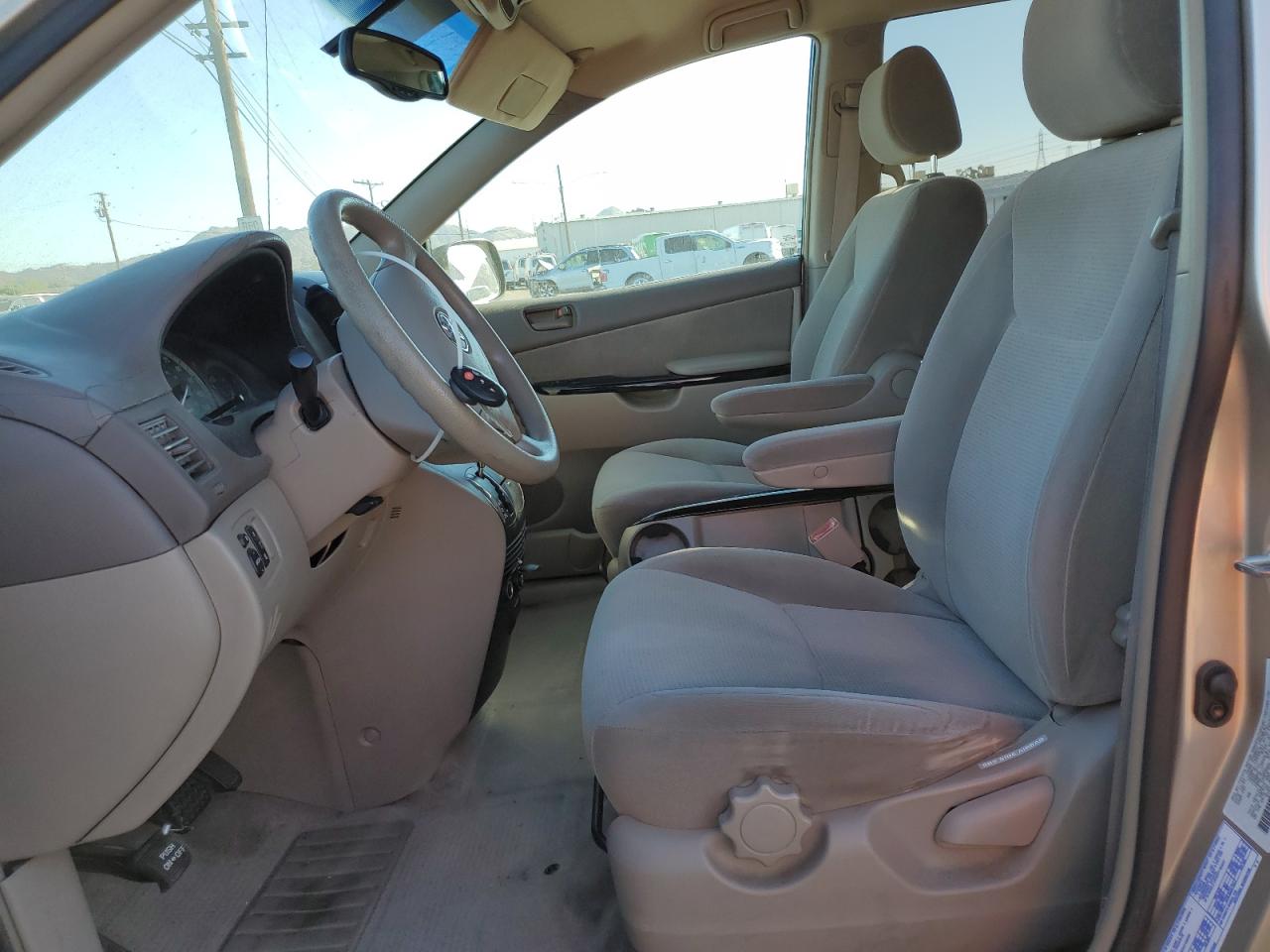 Lot #3294075968 2004 TOYOTA SIENNA CE