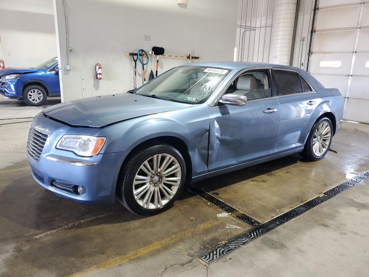 Lot #3315961113 2011 CHRYSLER 300 LIMITE