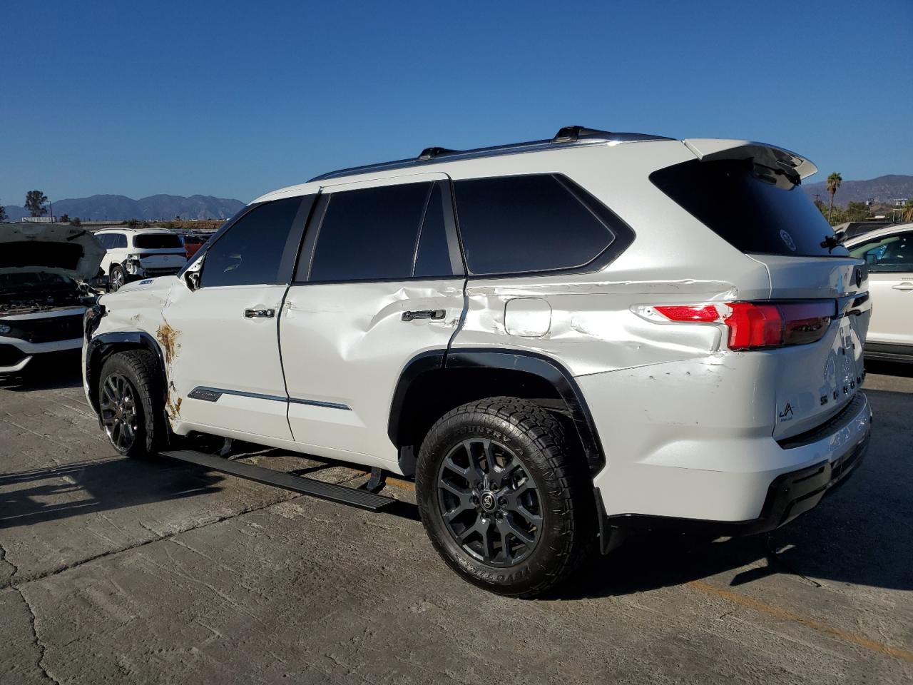 TOYOTA SEQUOIA SR5