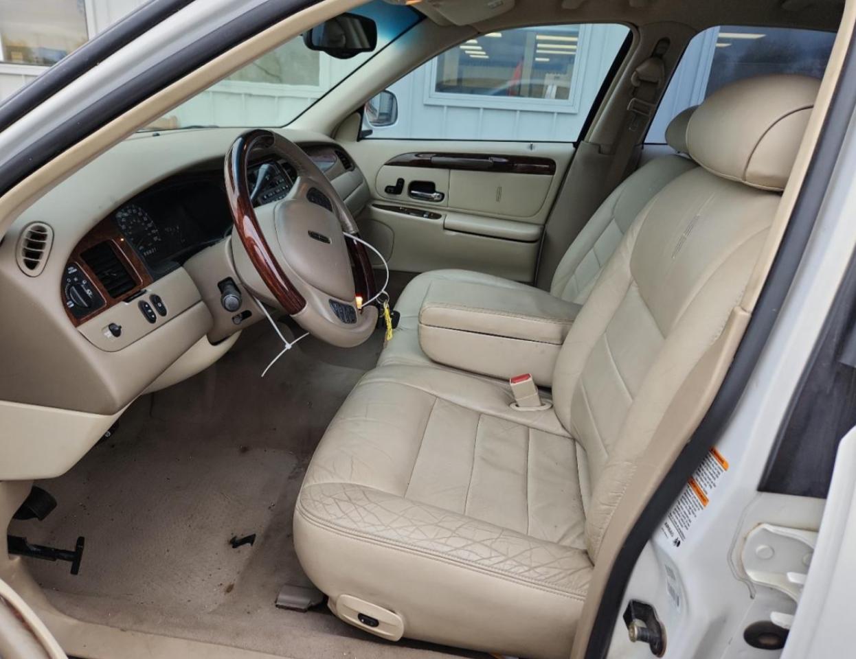 Lot #3284924947 2002 LINCOLN TOWN CAR S