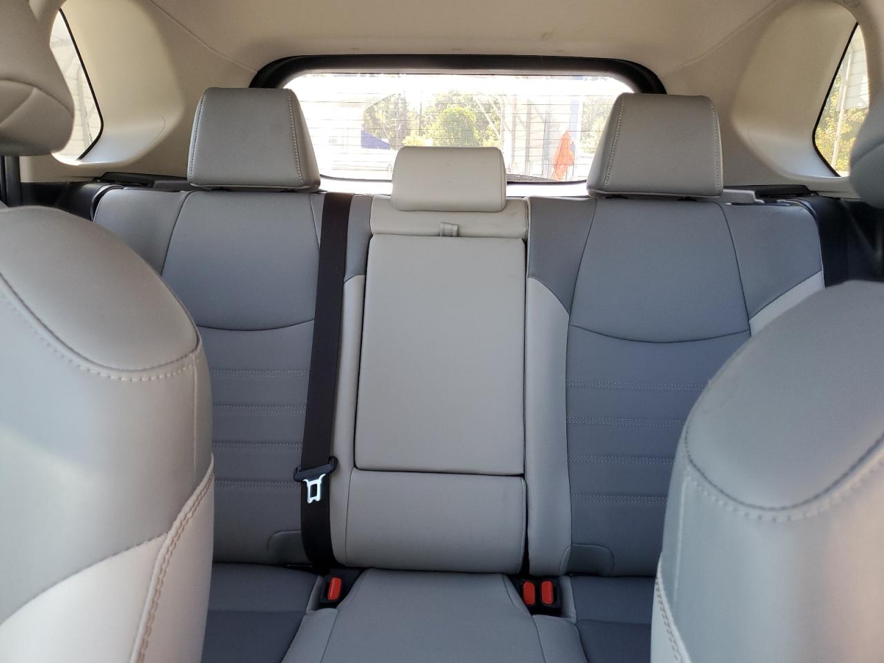 TOYOTA RAV4 XLE PREMIUM