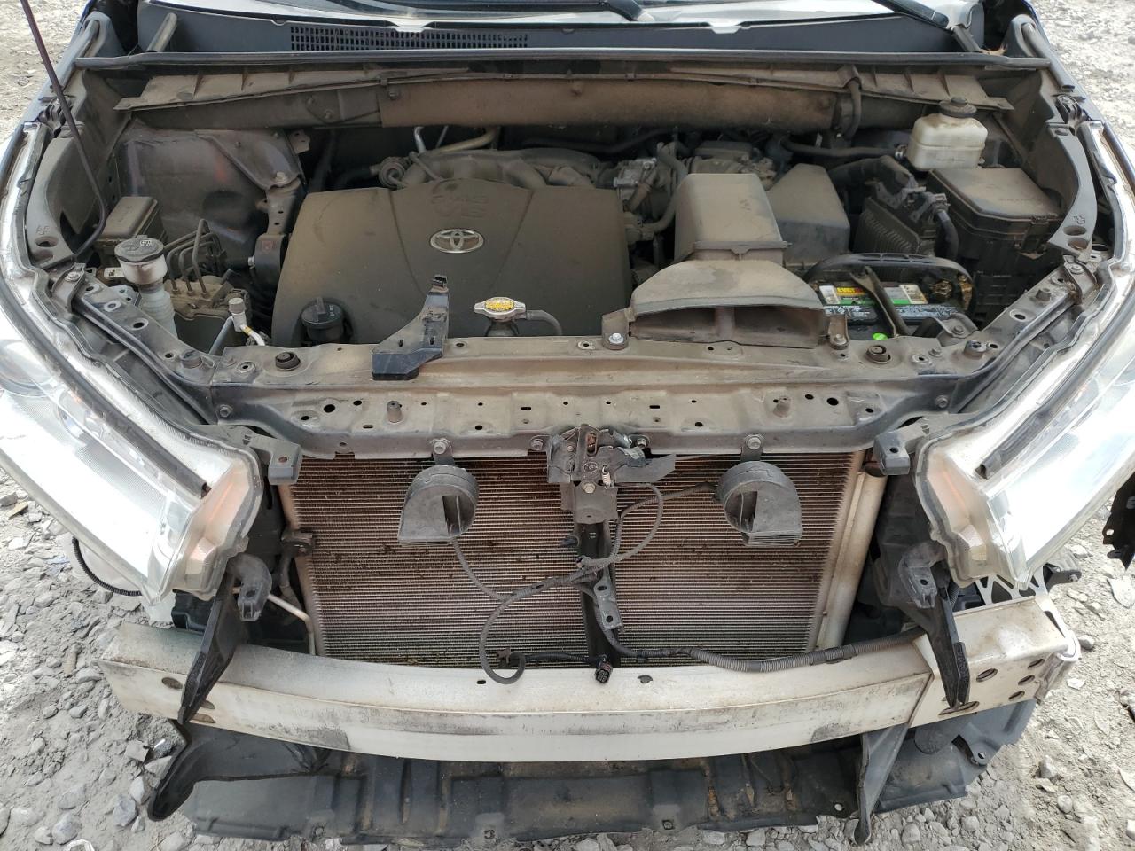 TOYOTA HIGHLANDER SE