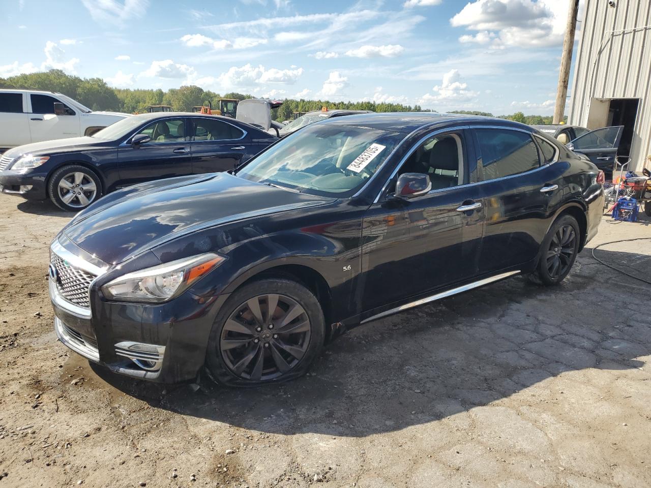 INFINITI Q70 5.6