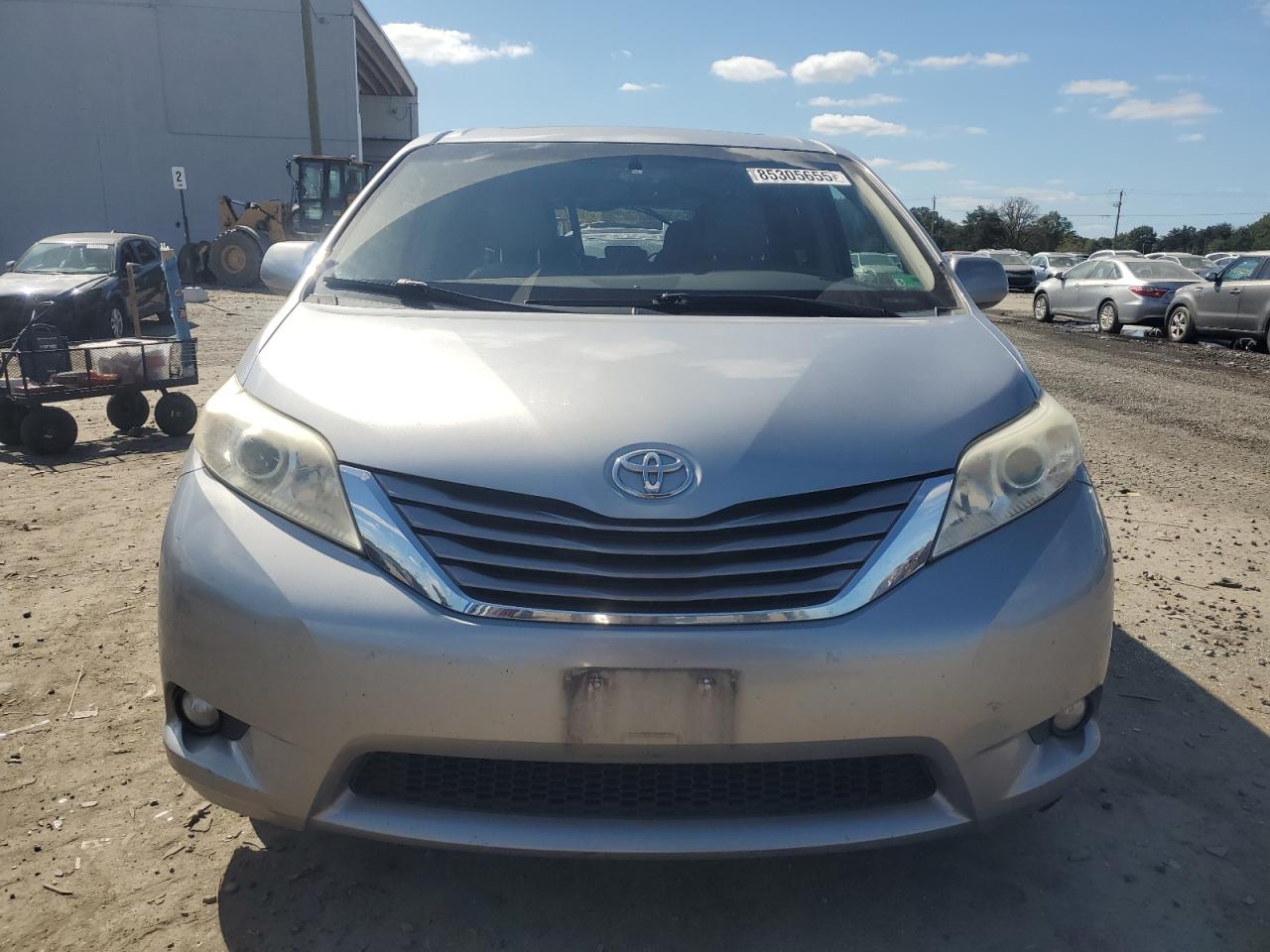 TOYOTA SIENNA XLE