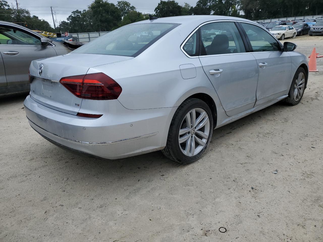 VOLKSWAGEN PASSAT SEL PREMIUM