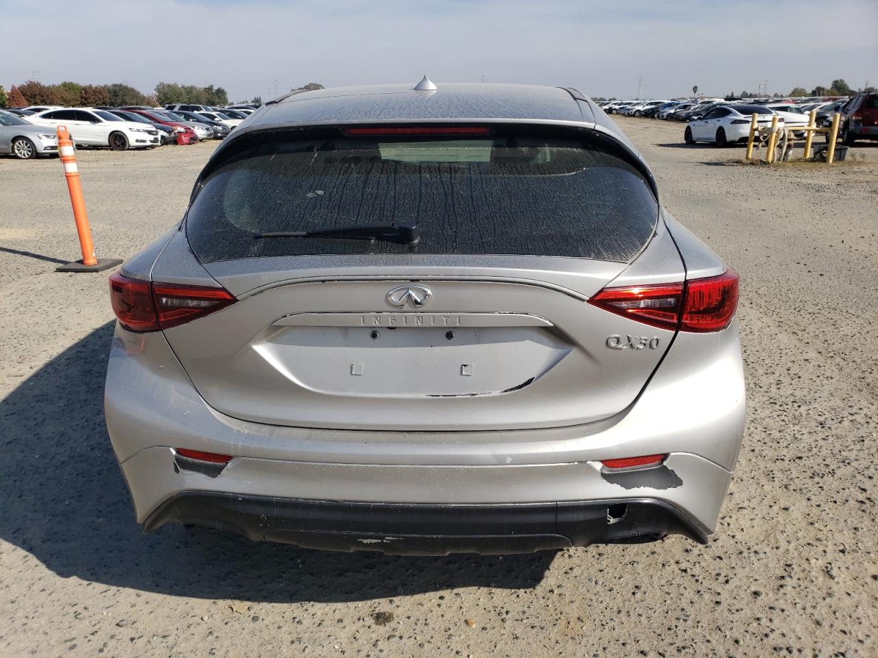 INFINITI QX30 BASE