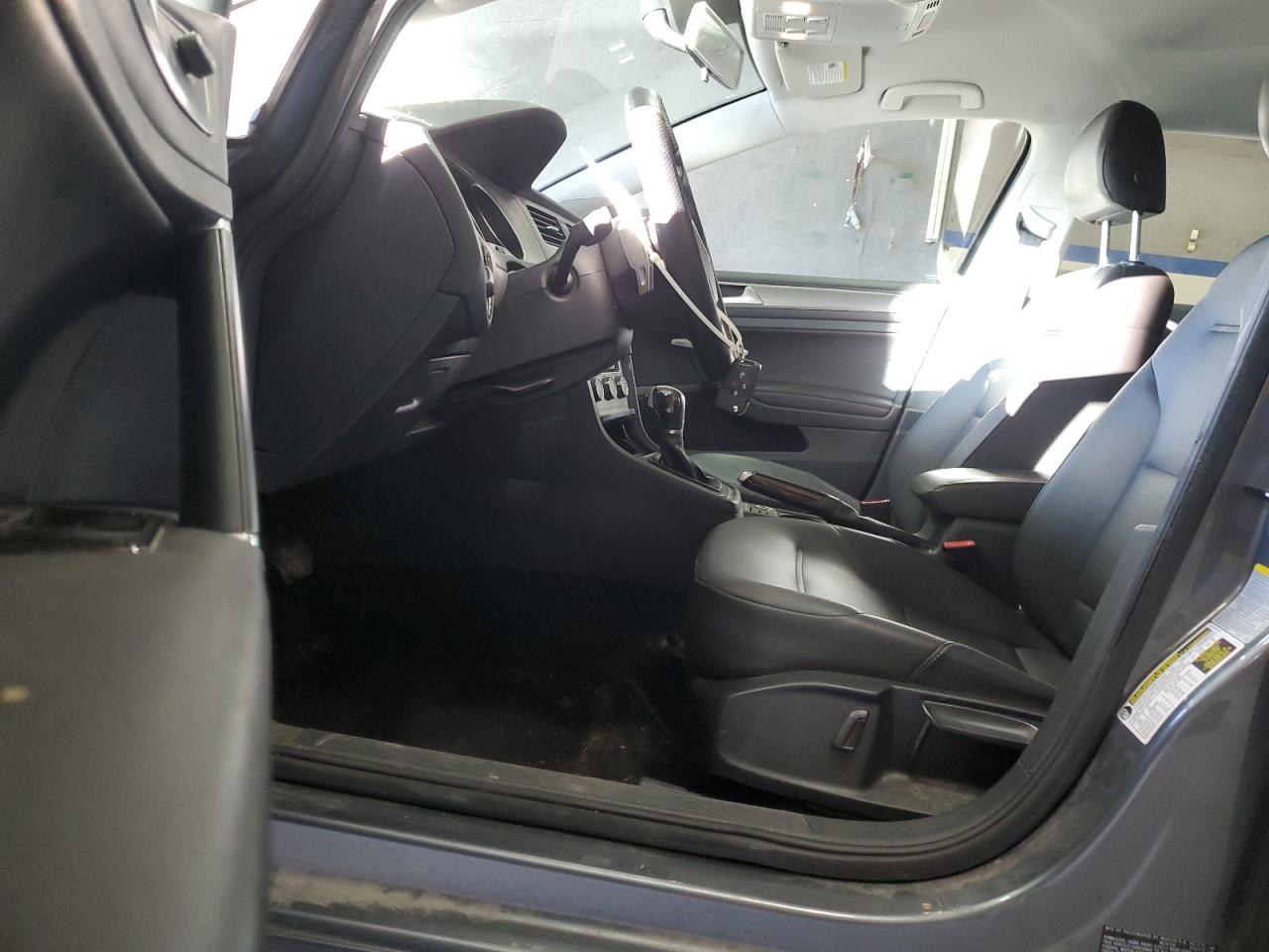 VOLKSWAGEN GOLF SPORTSVAN S