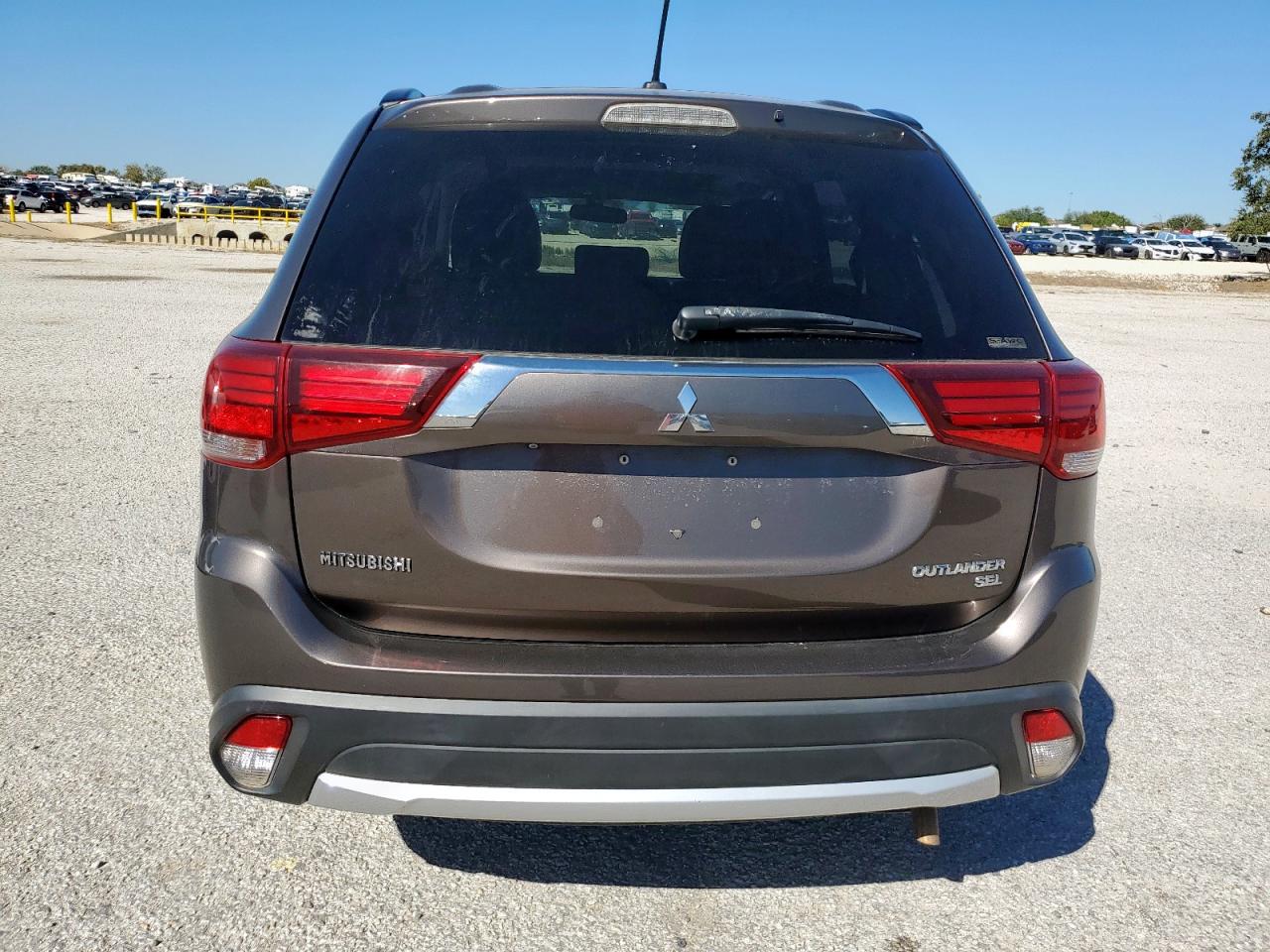 MITSUBISHI OUTLANDER SE