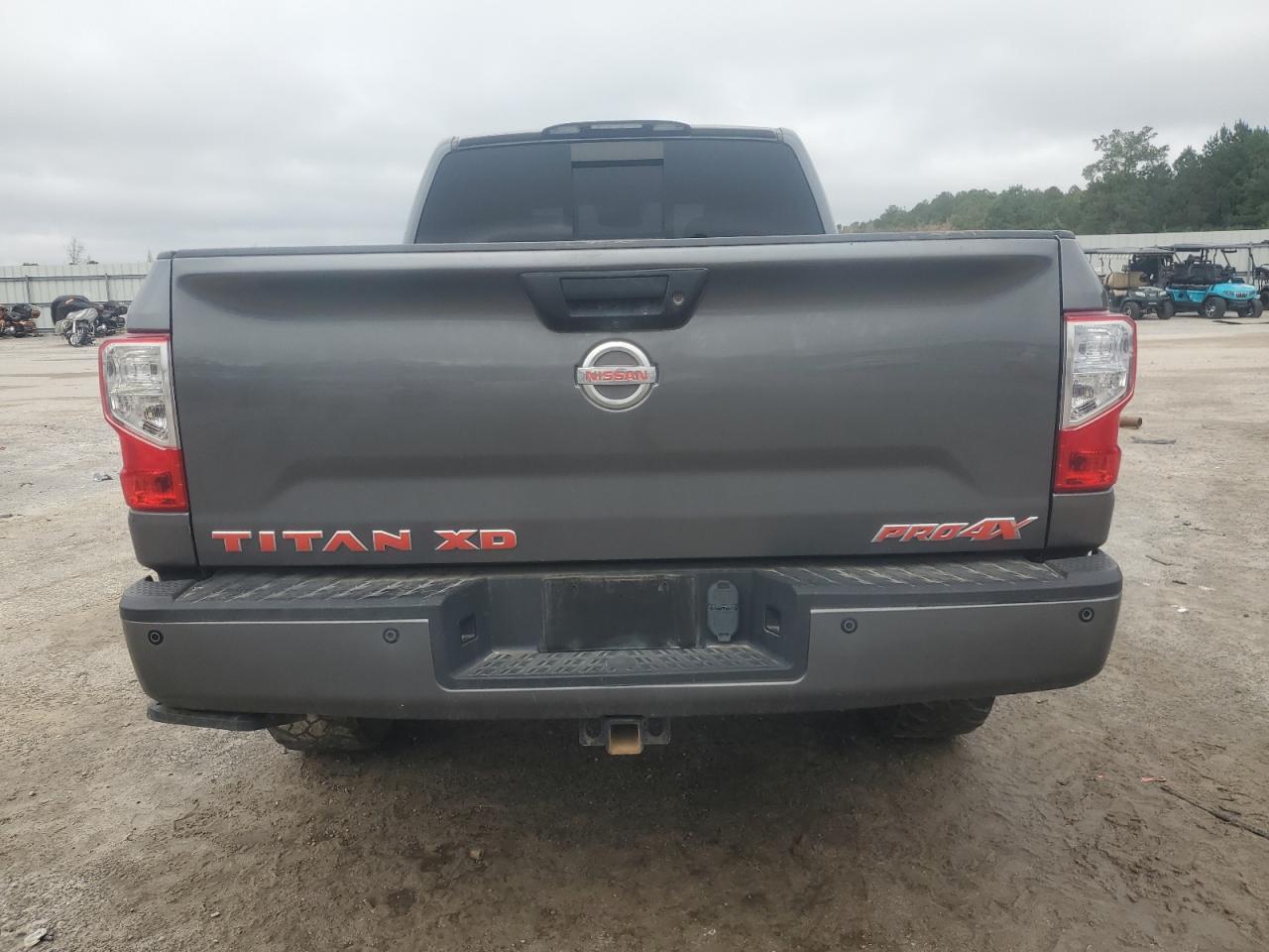 NISSAN TITAN SL
