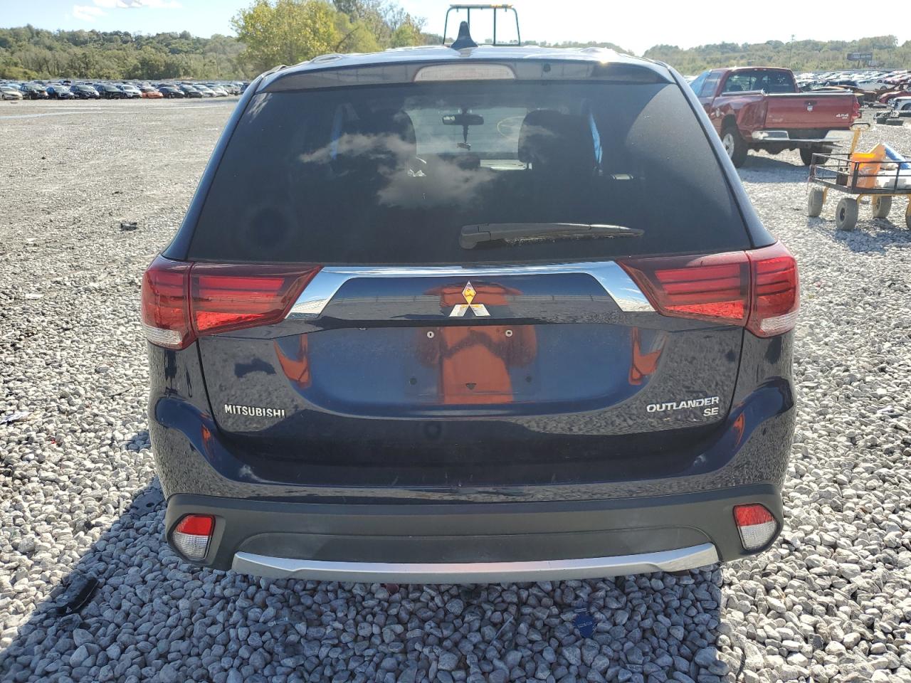 MITSUBISHI OUTLANDER SE