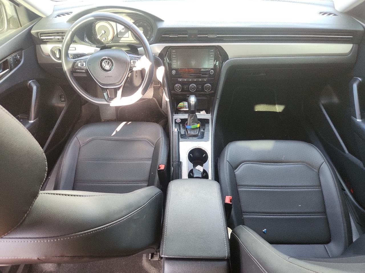 VOLKSWAGEN PASSAT SE