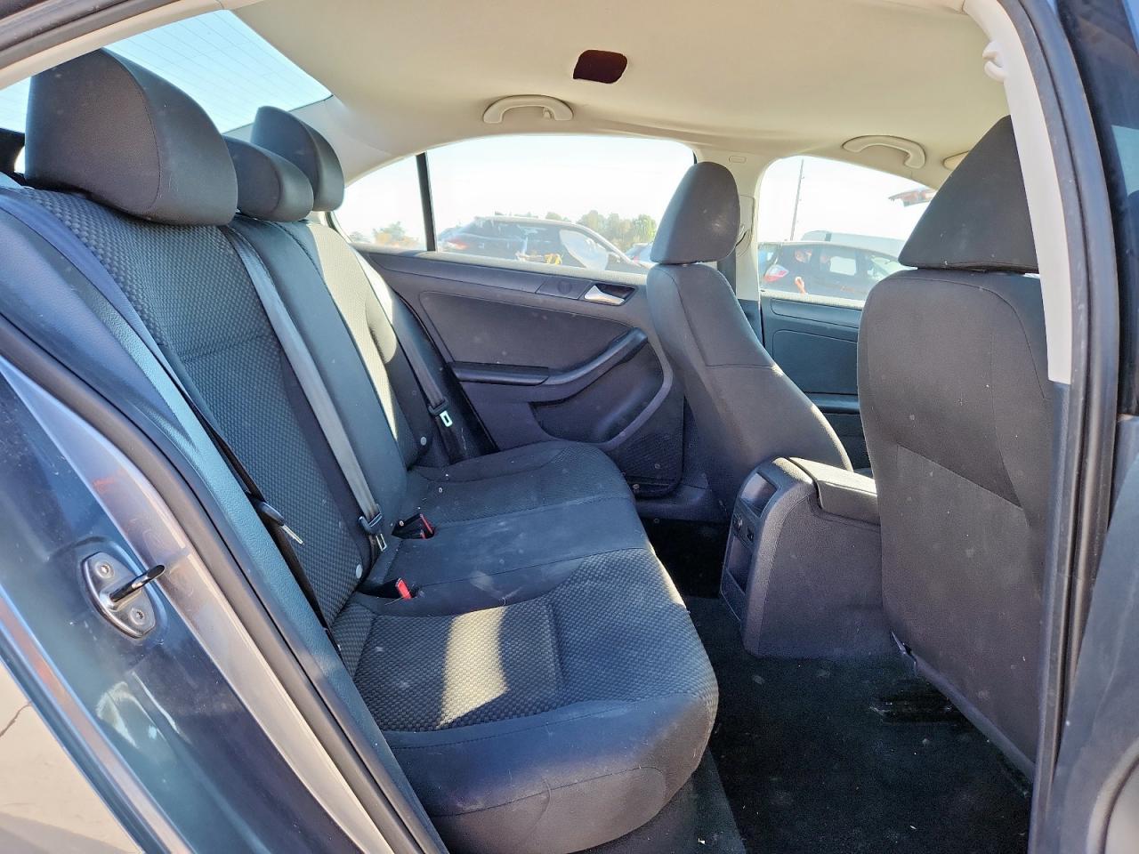 VOLKSWAGEN JETTA BASE