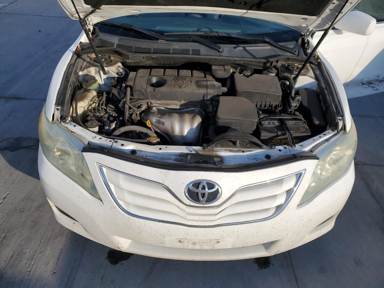 TOYOTA CAMRY BASE