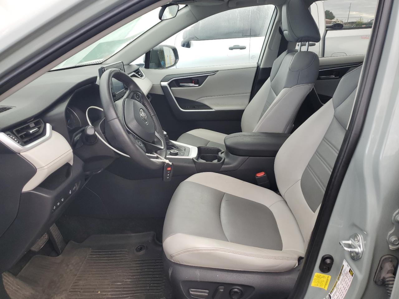 TOYOTA RAV4 XLE PREMIUM