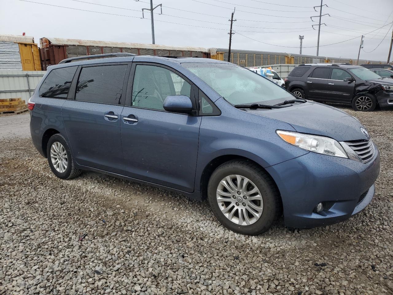 TOYOTA SIENNA XLE
