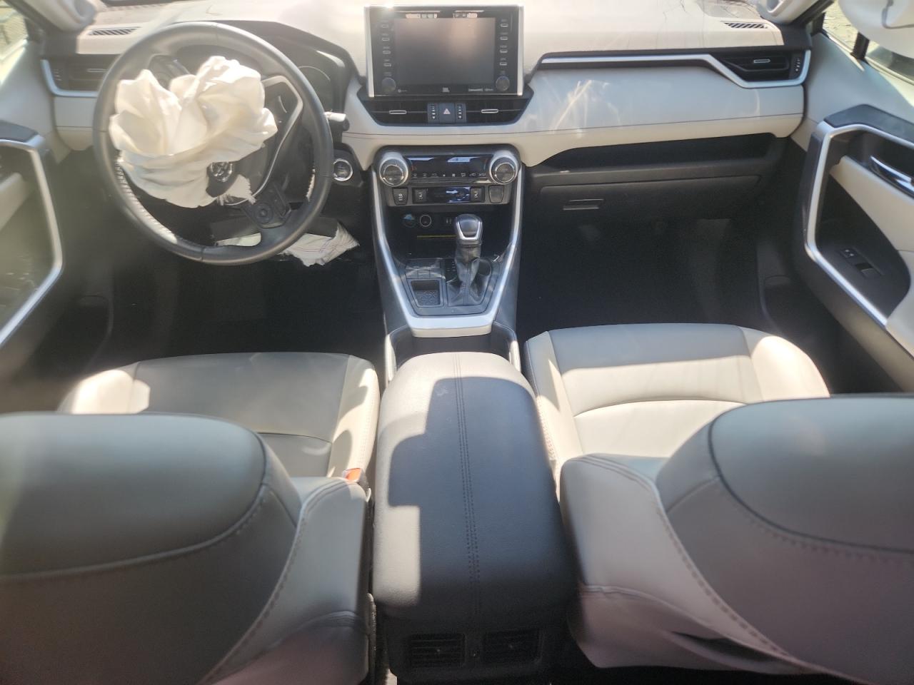 TOYOTA RAV4 XLE PREMIUM