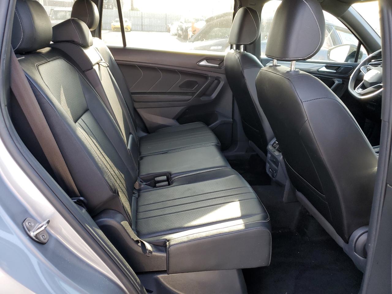 VOLKSWAGEN TIGUAN SE R-LINE BLACK