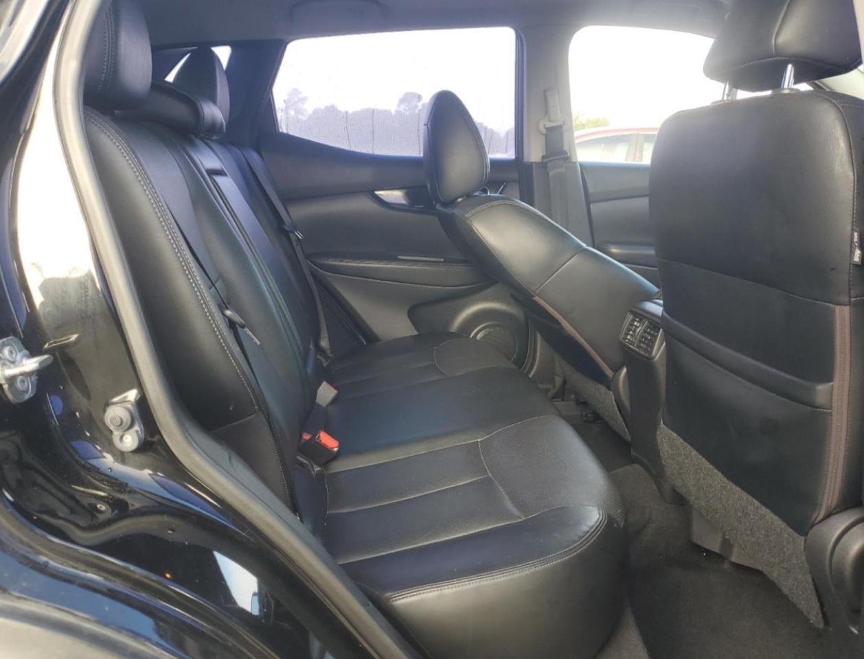 NISSAN ROGUE SPORT S