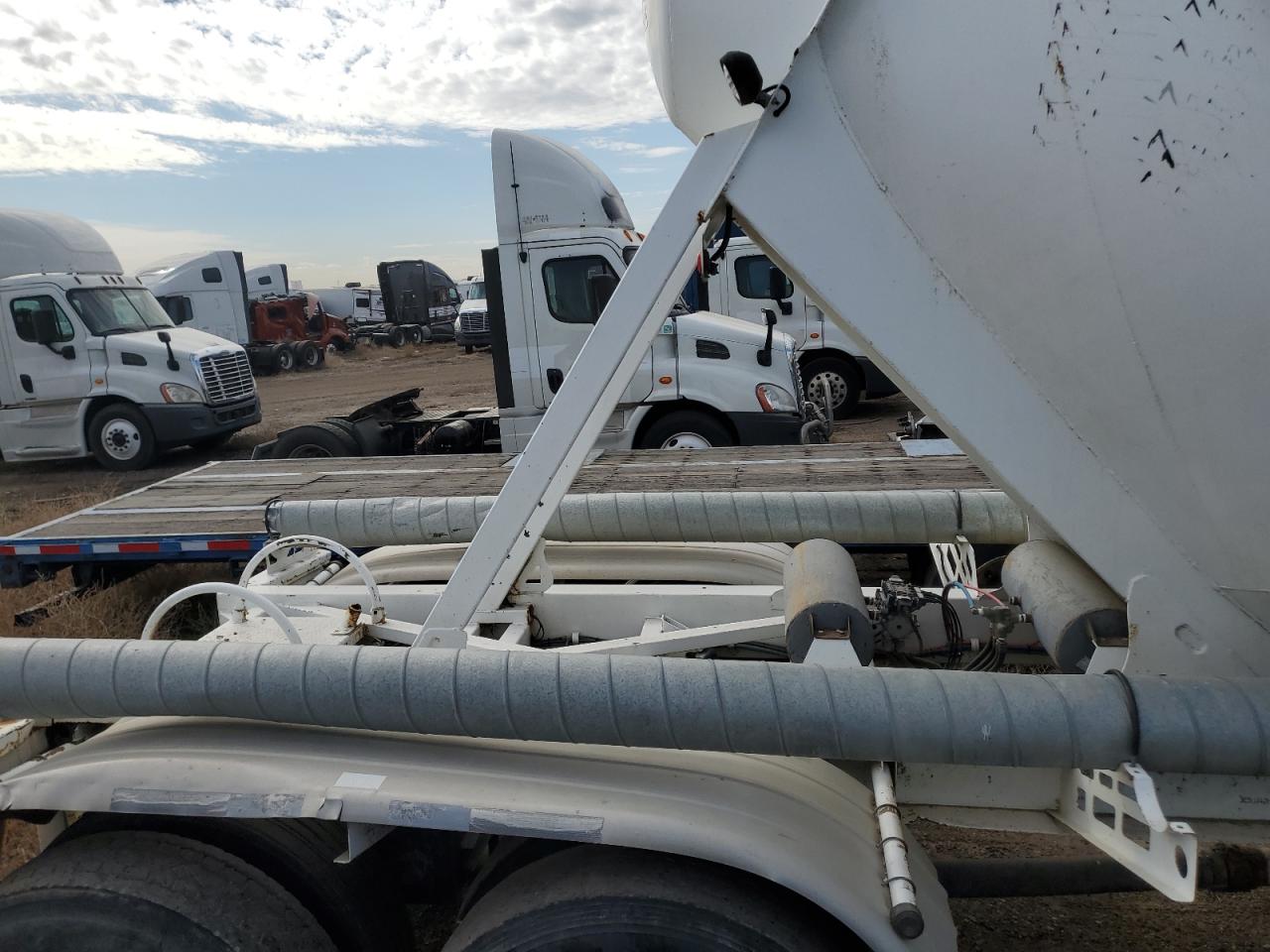 Lot #3305340313 2015 EXA TANKER