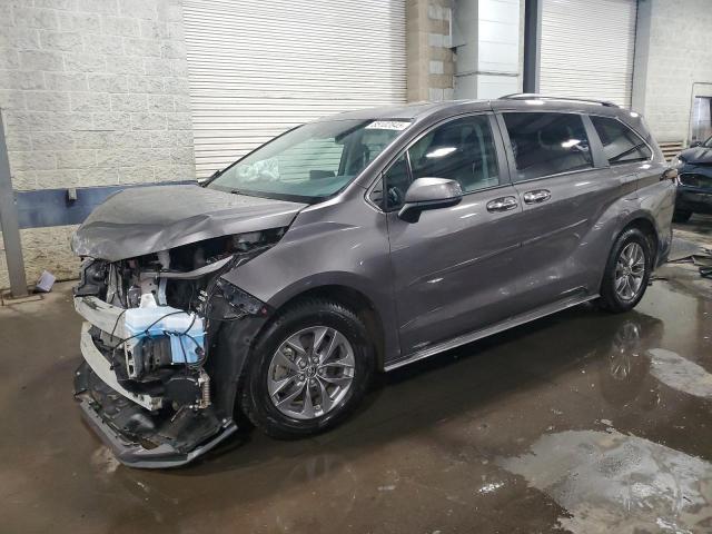 2024 TOYOTA SIENNA XLE #3273927817
