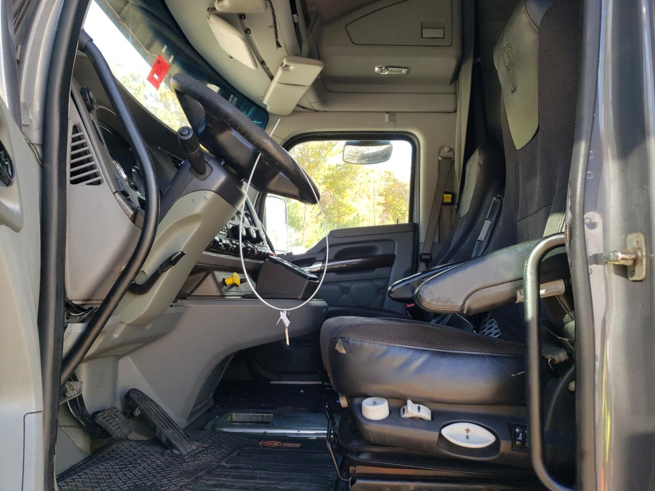 Lot #3297956789 2016 KENWORTH T880