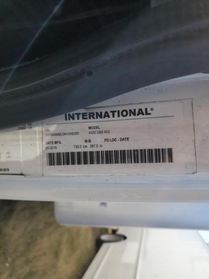 Lot #3279482298 2019 INTERNATIONAL 4300