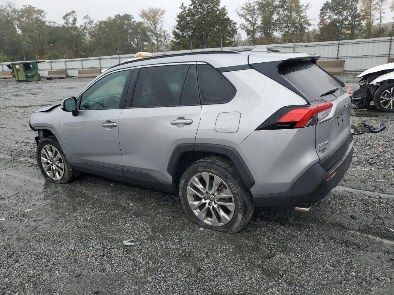 TOYOTA RAV4 XLE PREMIUM