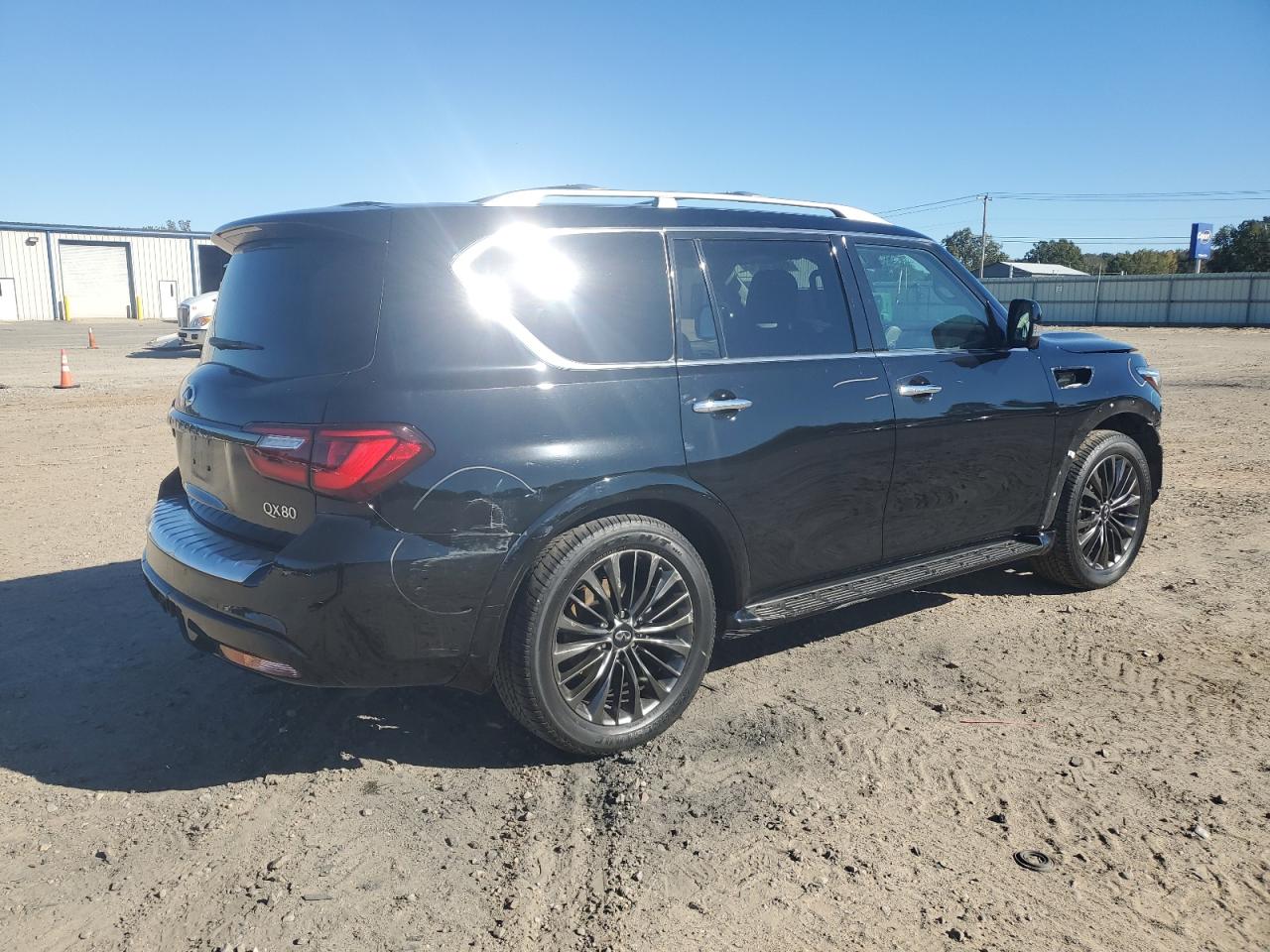 INFINITI QX80 LUXE