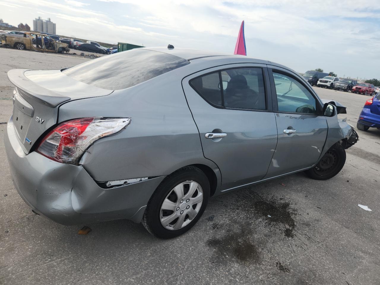 NISSAN VERSA S