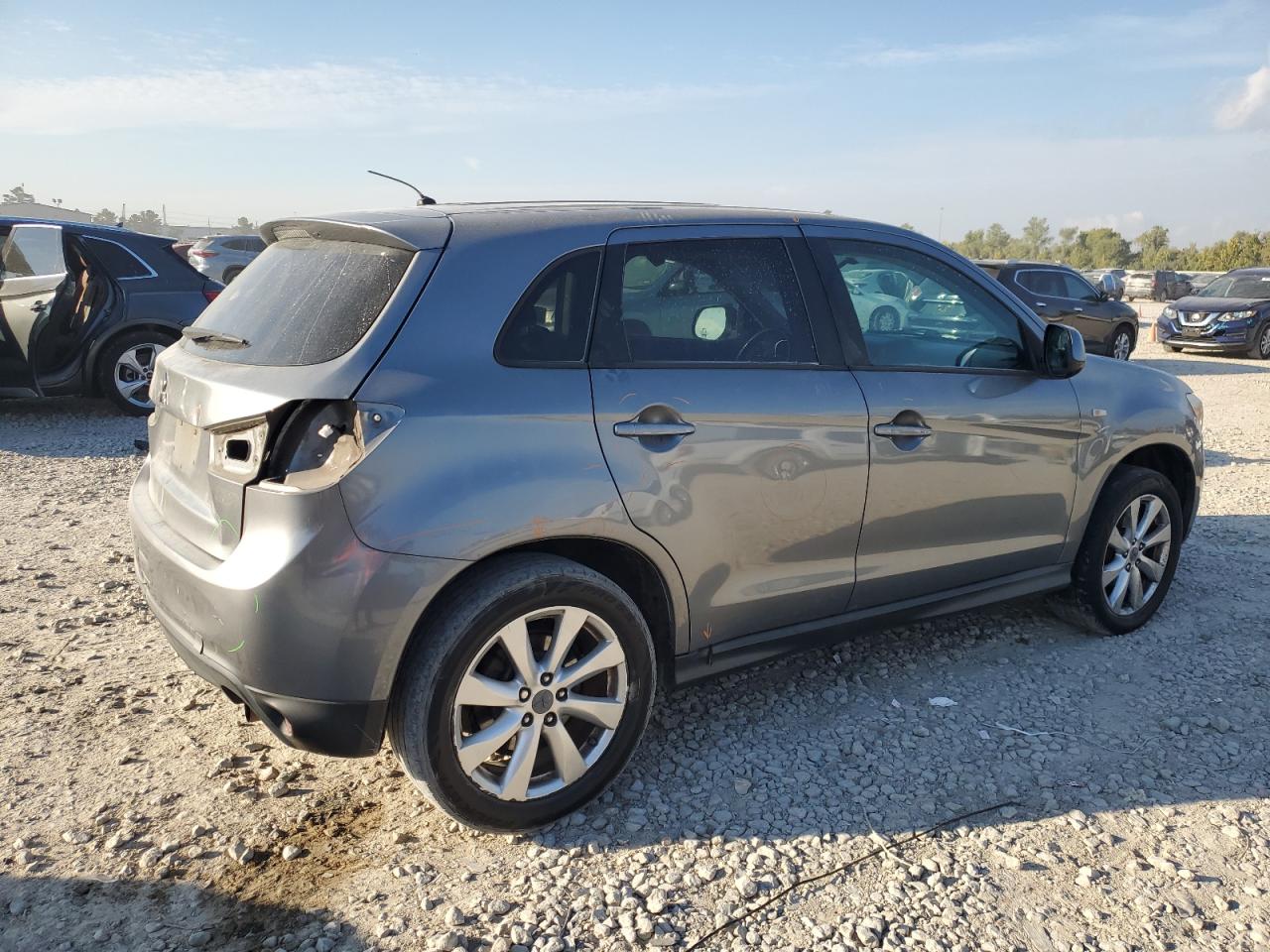 MITSUBISHI OUTLANDER ES