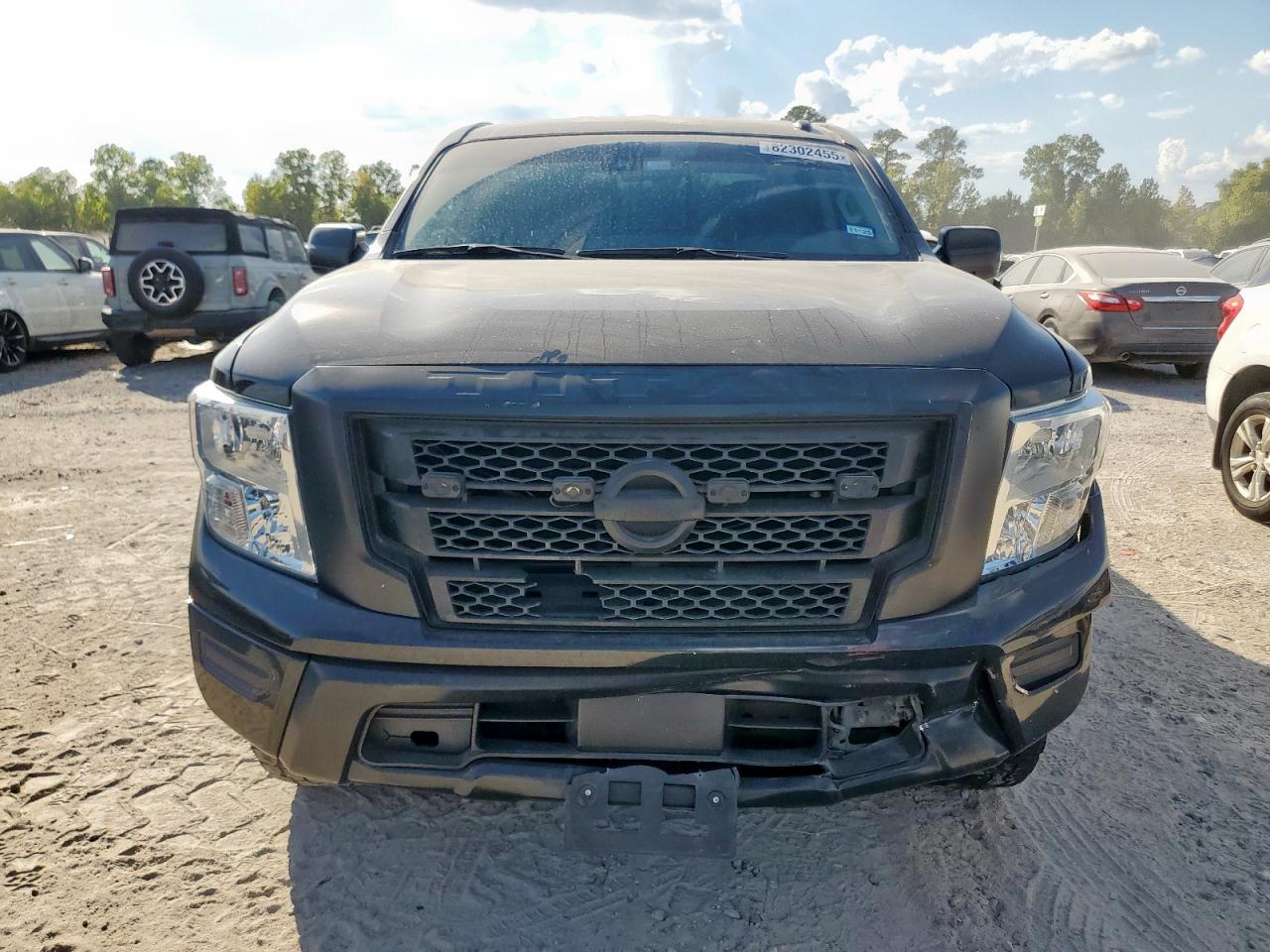 NISSAN TITAN S