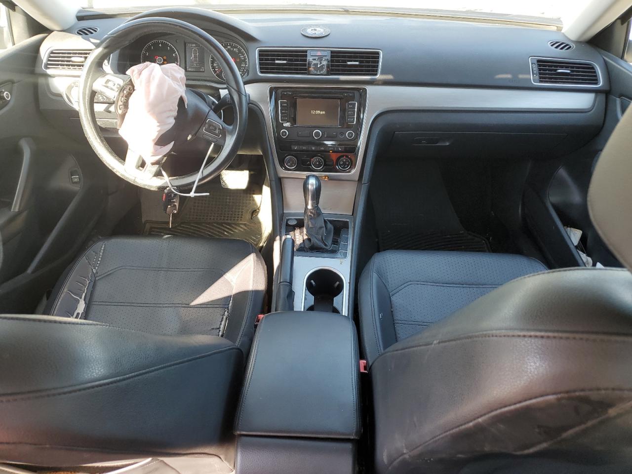 VOLKSWAGEN PASSAT SE