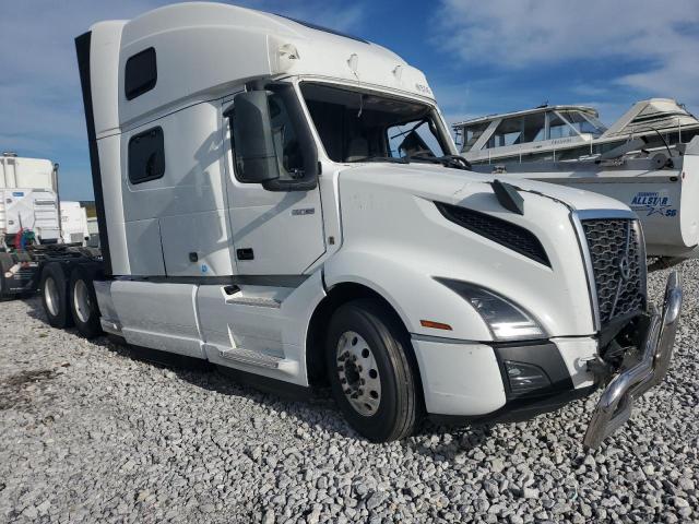 Global Auto Auctions: 2022 VOLVO VN VNL