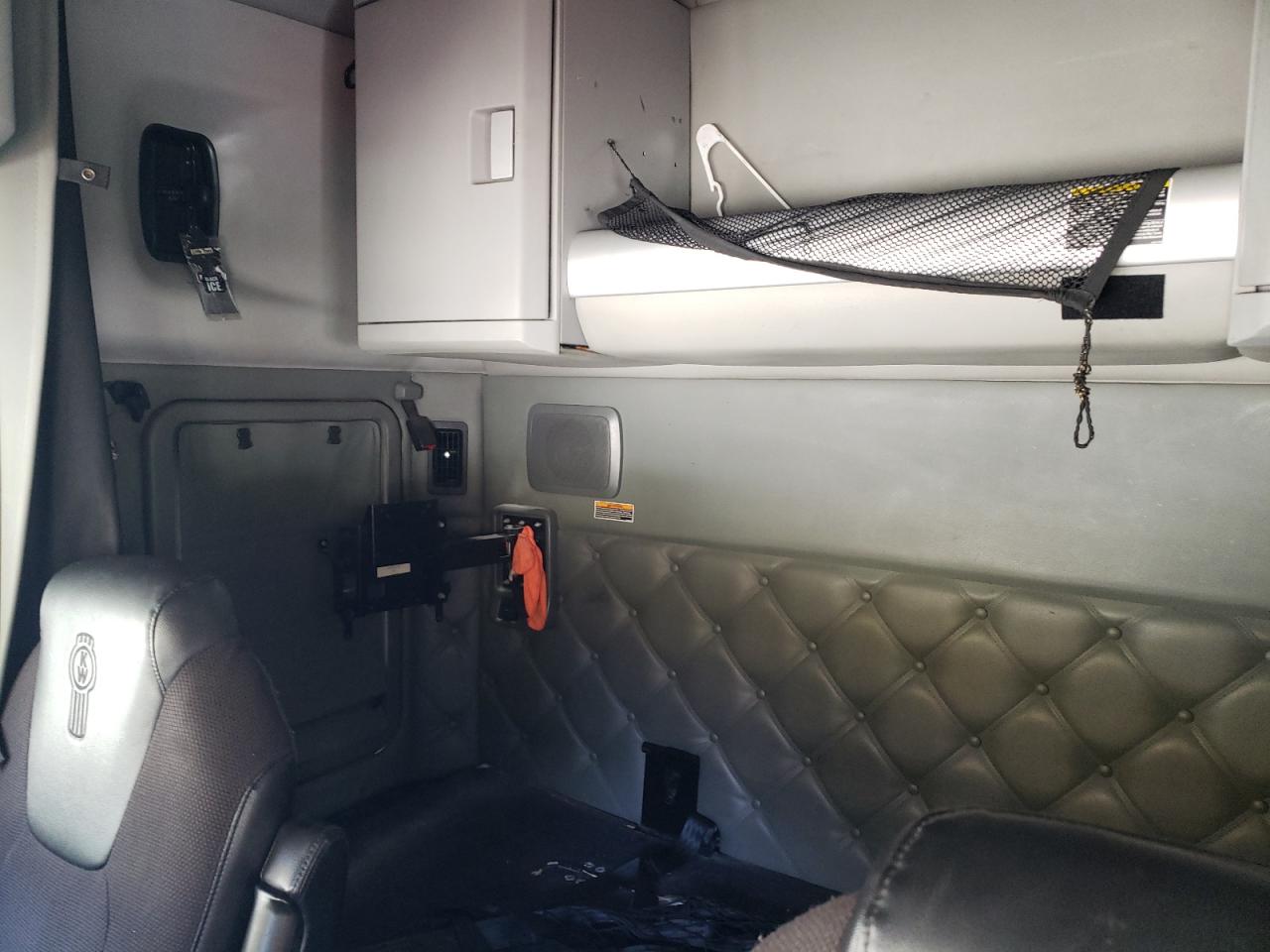 Lot #3297956789 2016 KENWORTH T880