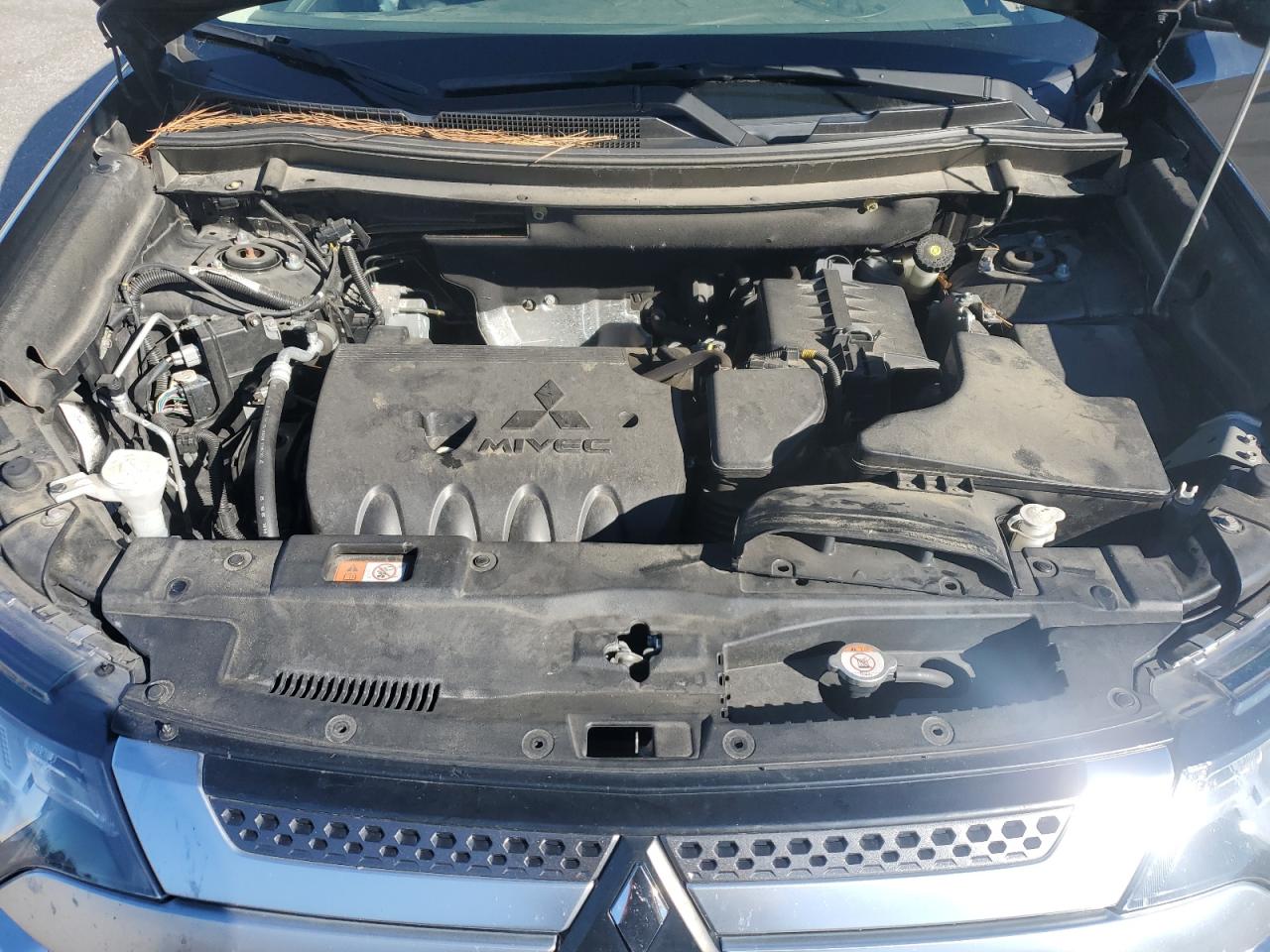 MITSUBISHI OUTLANDER SE