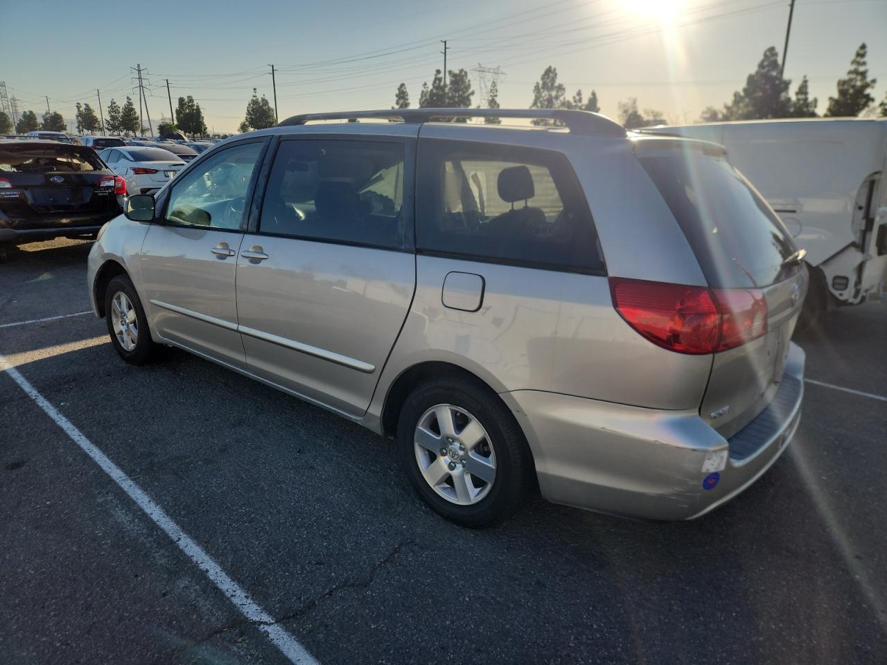 Lot #3304099488 2007 TOYOTA SIENNA CE