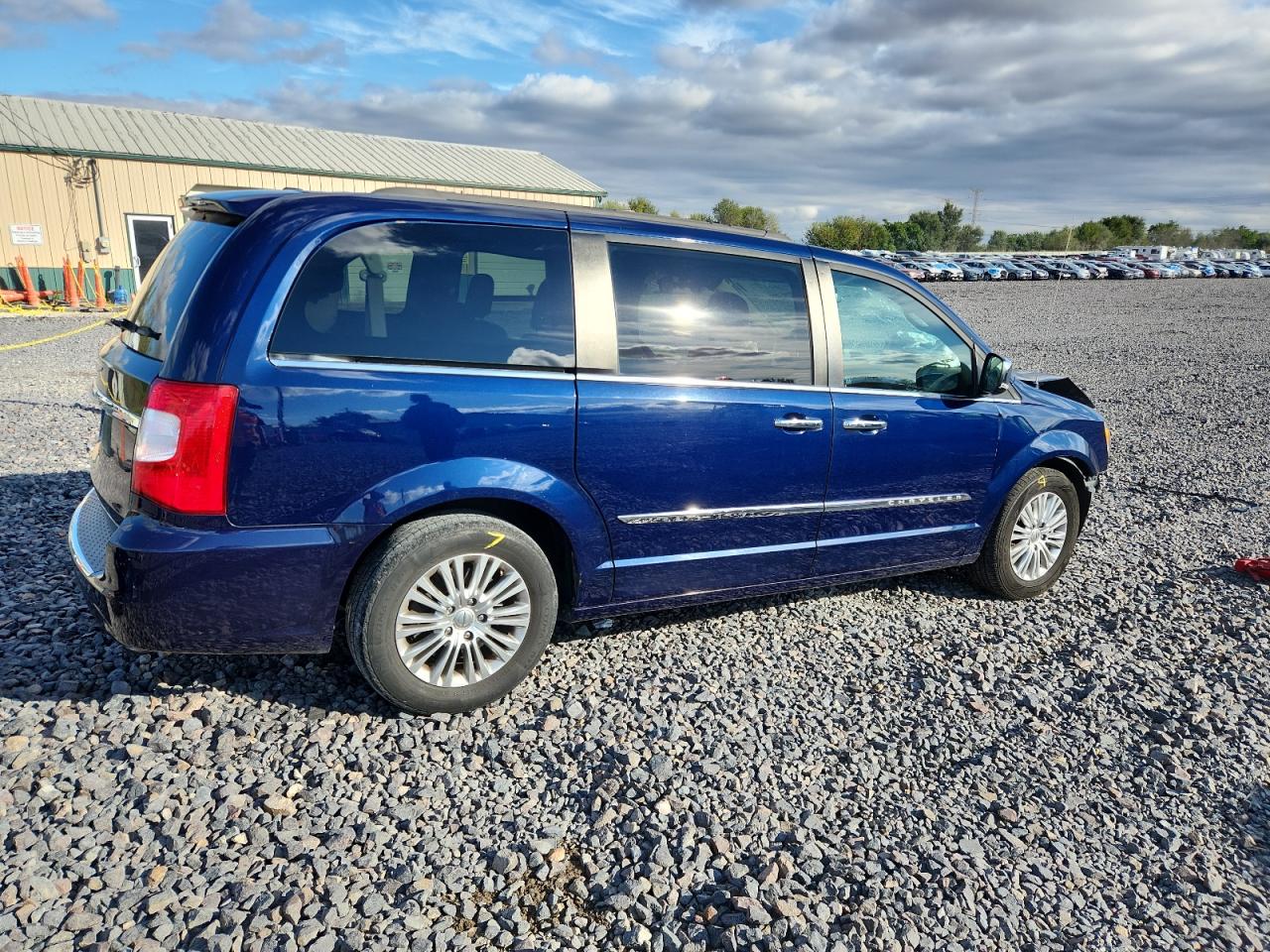 CHRYSLER TOWN & COUNTRY TOURING L