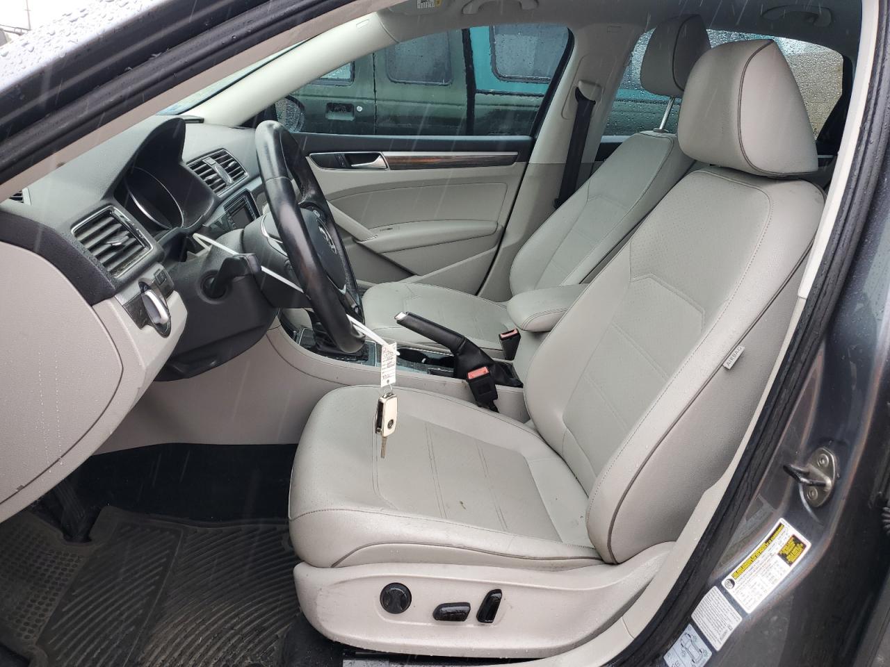 VOLKSWAGEN PASSAT SE