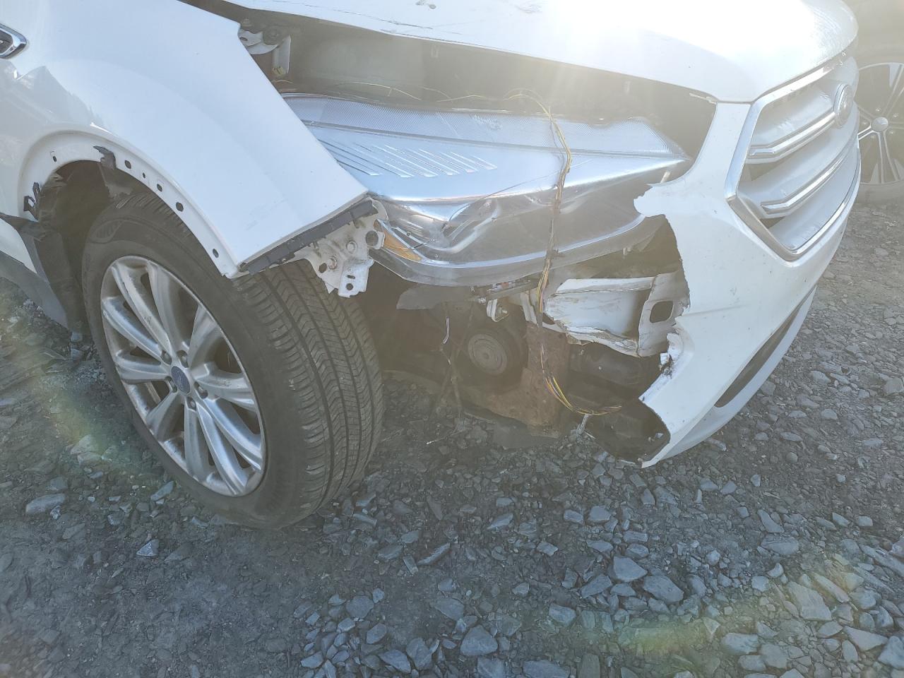 FORD ESCAPE TITANIUM