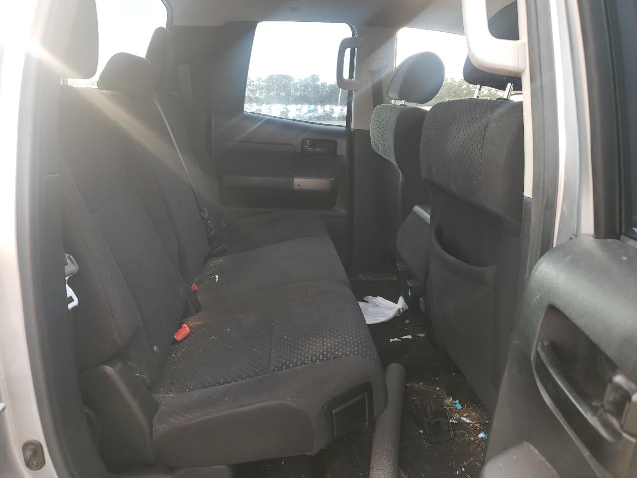 TOYOTA TUNDRA DOUBLE CAB SR5