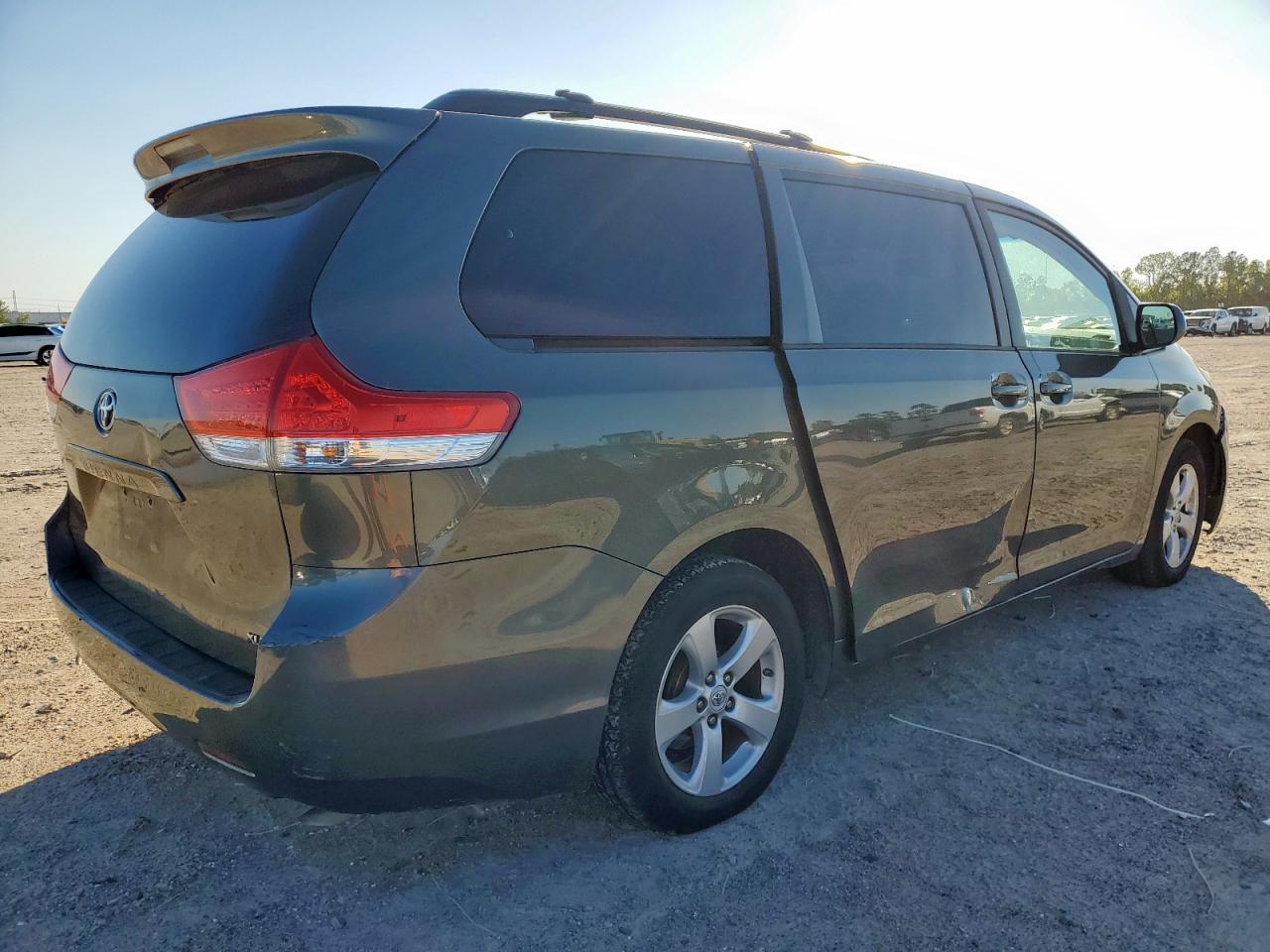 TOYOTA SIENNA XLE