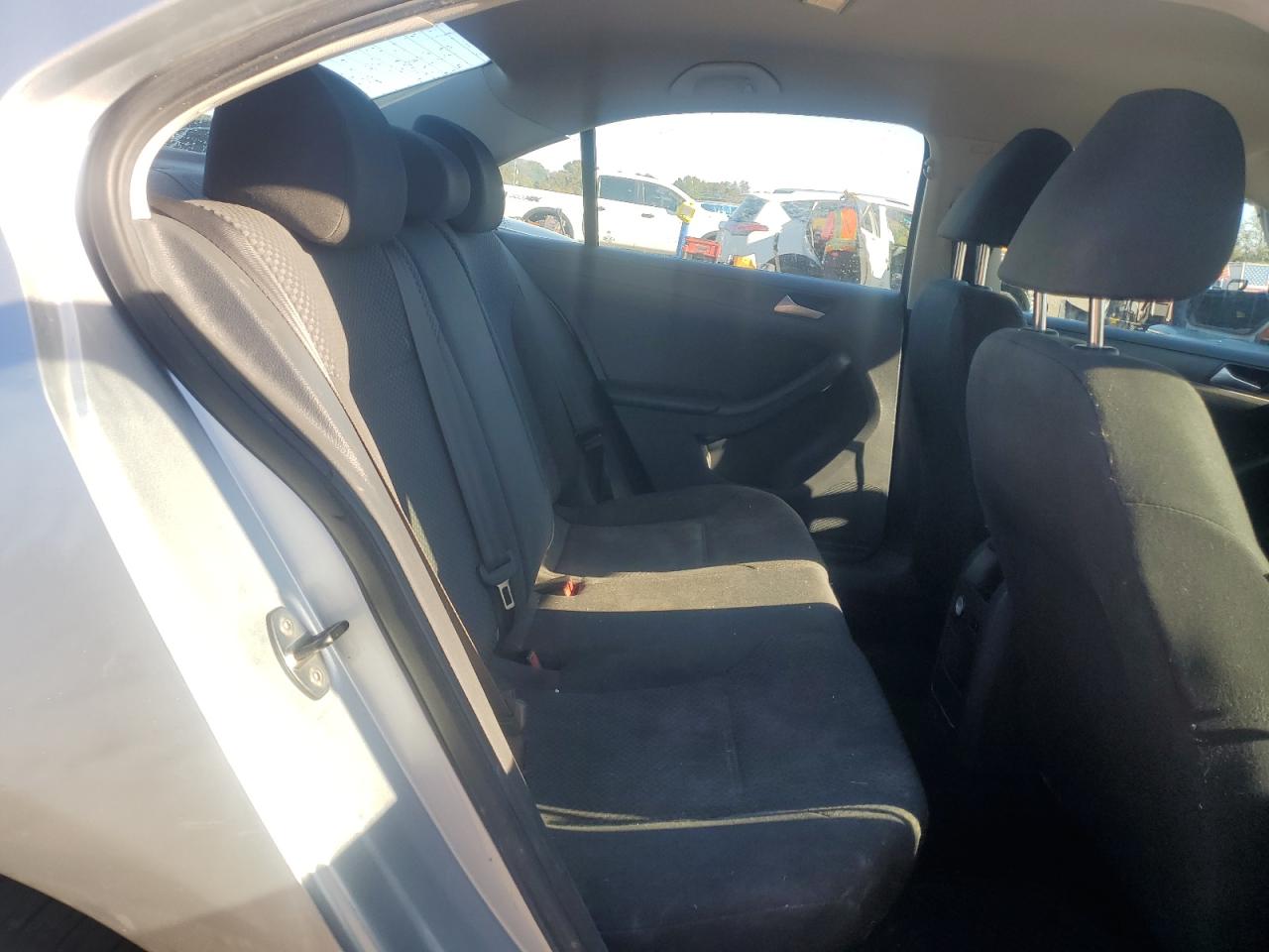 VOLKSWAGEN JETTA BASE