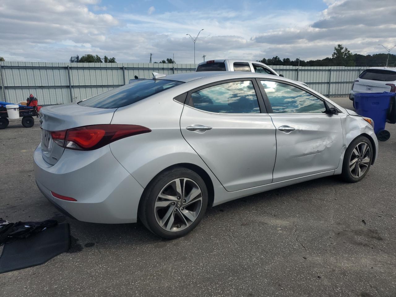 HYUNDAI ELANTRA SE