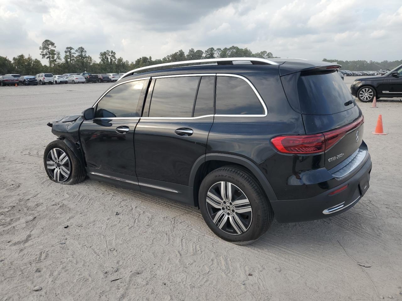 MERCEDES-BENZ EQB 250+