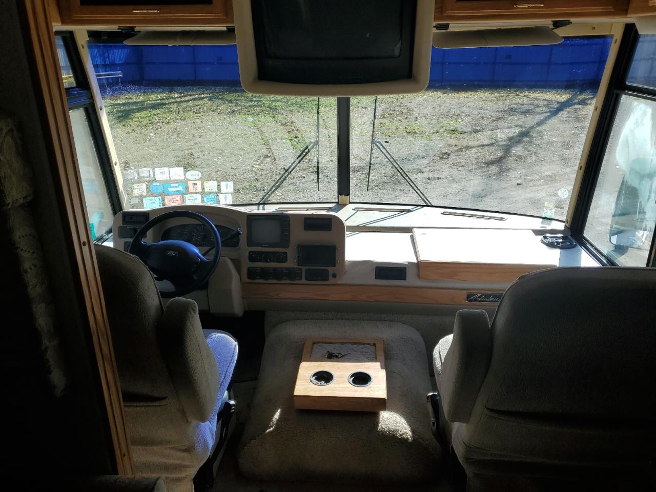 Lot #3282369306 2002 WINNEBAGO ADVENTURER