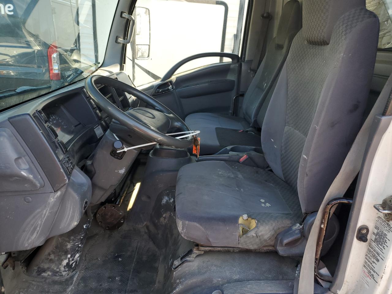 Lot #3297543228 2015 ISUZU NPR HD