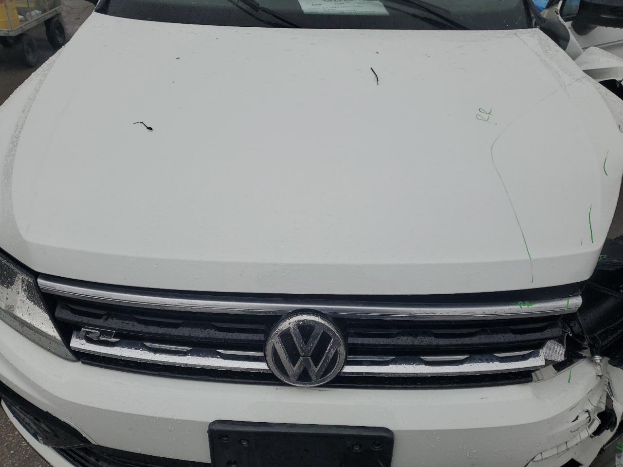 VOLKSWAGEN TIGUAN SE