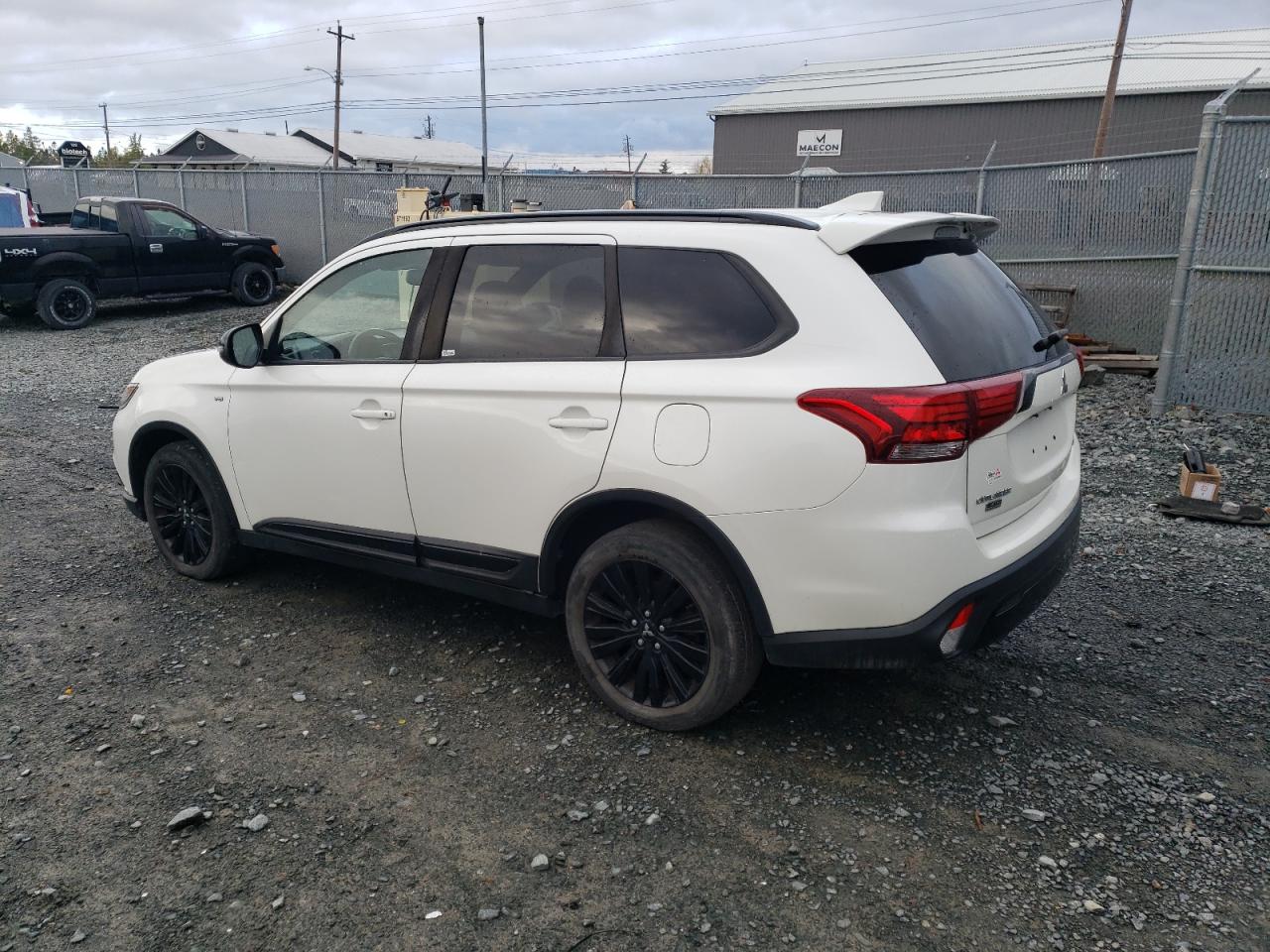 MITSUBISHI OUTLANDER SE