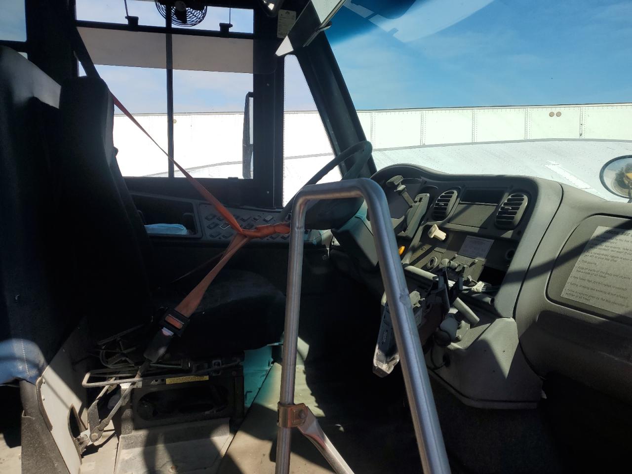 Lot #3278646956 2010 FREIGHTLINER SAF-T-LINER C2