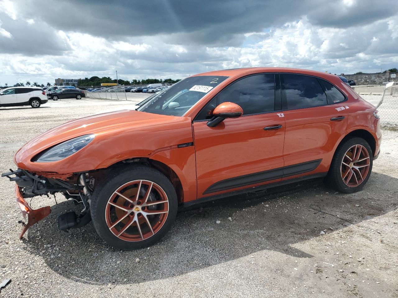 PORSCHE MACAN
